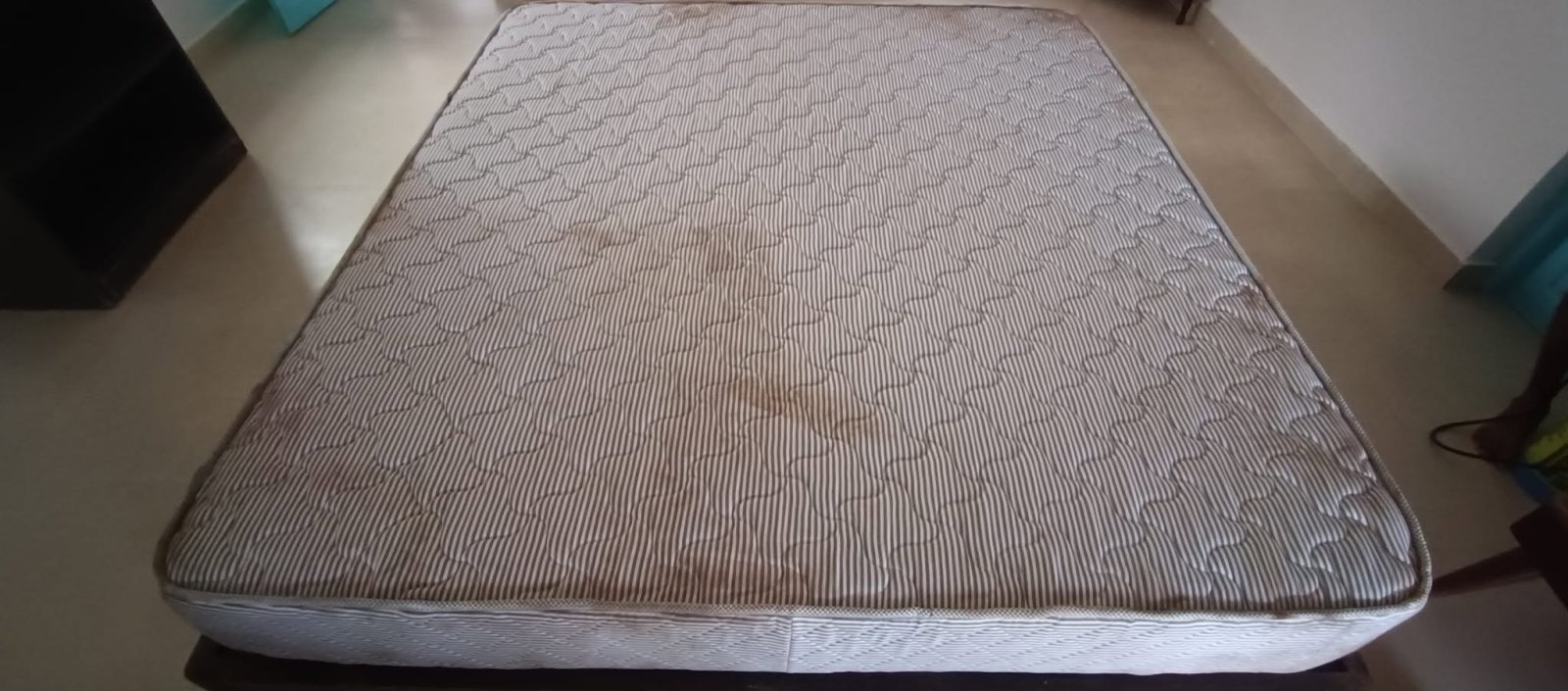 Soiling extracted, edge to edge — before cleaning